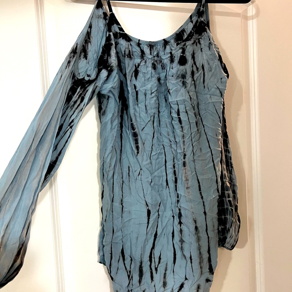 Off the shoulder the dye top . Long sleeve